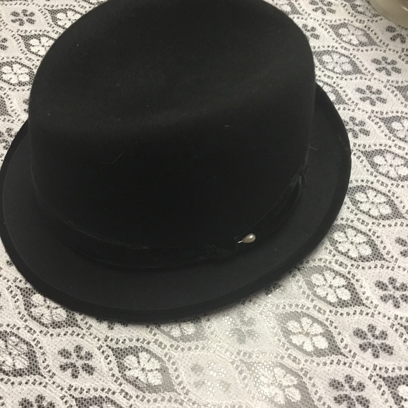 Vintage ladies, black hat with velvet rimming hat pin made by PLANAR Marano WOOL - Picture 2 of 7